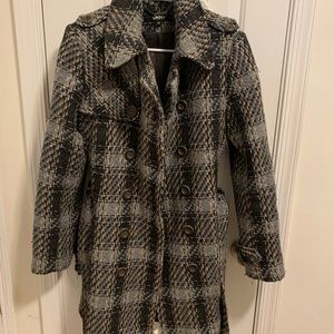 DKNY size 10 women’s coat, beautiful coat, neutral colors that go with anything.